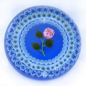 Coeur de Rose Perles sur fond bleu