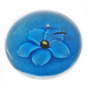 Sur une fleur de pavot