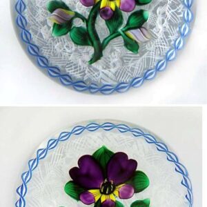 Stiefmuetterchen auf Lace von Bob Banford