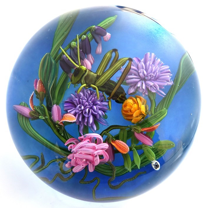Grashuepfer In einer eigenen Welt VIII von Stefan Bracht