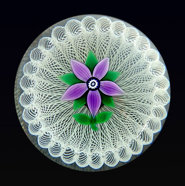 Selkirk Glass Lila Blume Lace Koerbchen von Peter Holmes