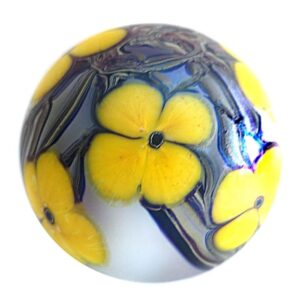 Leuchtend gelbe Blueten von Studio Lotton