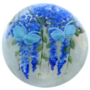 Blaue Glyzinie und Schmetterlinge von Studios Lundberg