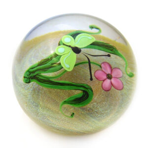 Buzzini Blume mit Schmetterling von Studios Lundberg