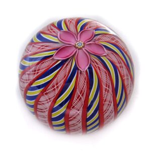 Crown Weight mit Blume von Peter McDougall