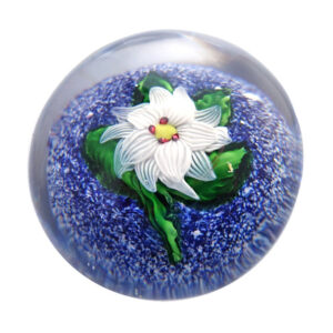 Weisse Dahlie Jasper Ground von Louis Saint