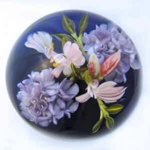 Bachelor s Button und Honeysuckle Bouquet von Studio Stankard