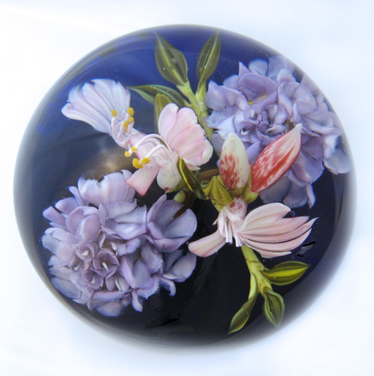 Bachelor s Button und Honeysuckle Bouquet von Studio Stankard