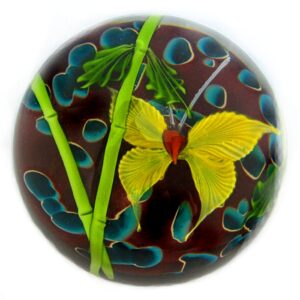 Gelber Schmetterling und Bambus von Mayauel Ward