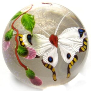 Weisser Schmetterling von Mayauel Ward